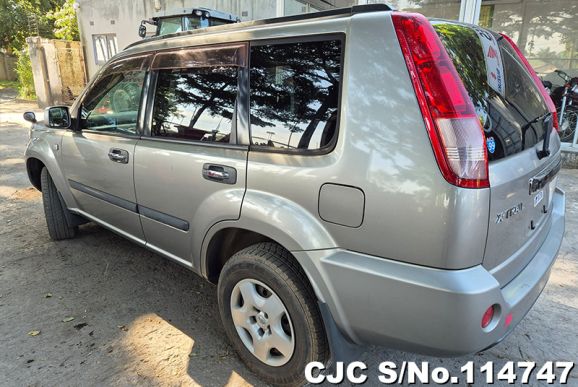 Nissan X-Trail in Beige for Sale Image 2
