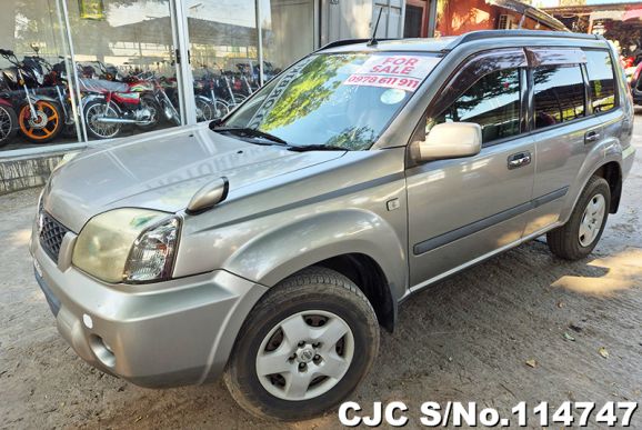 Nissan X-Trail in Beige for Sale Image 3