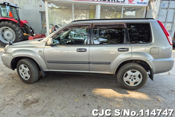 Nissan X-Trail in Beige for Sale Image 7