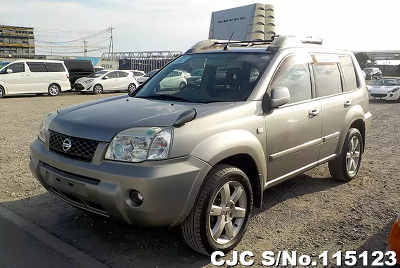 Nissan X-Trail in Gray for Sale Image 3