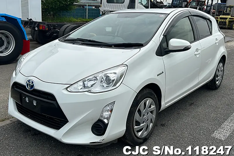 Toyota Aqua in Pearl for Sale Image 2