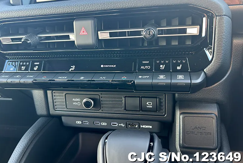 Toyota Land Cruiser 250 in Avante Bronze Metallic for Sale Image 17