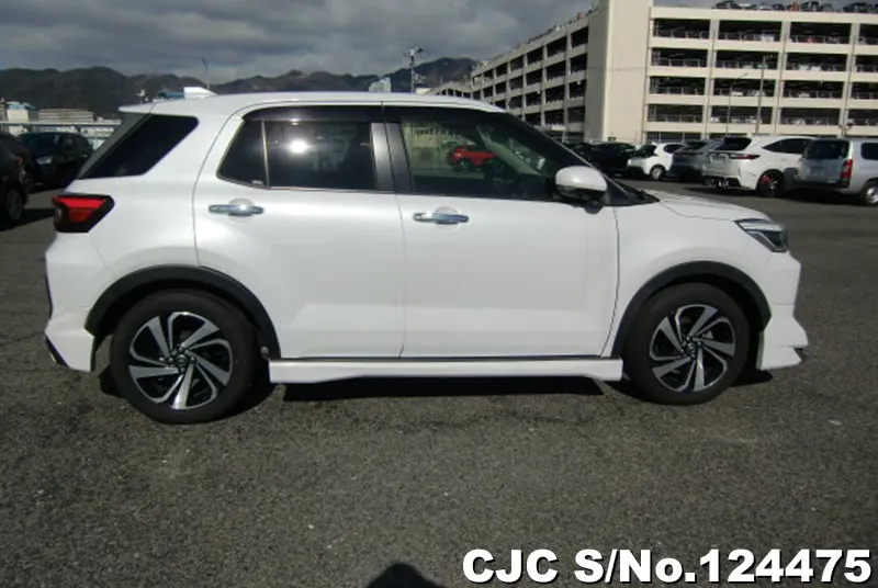 Toyota Raize in White for Sale Image 6