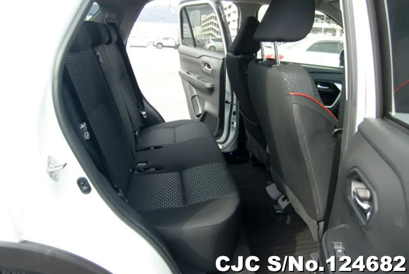 Toyota Raize in White for Sale Image 13