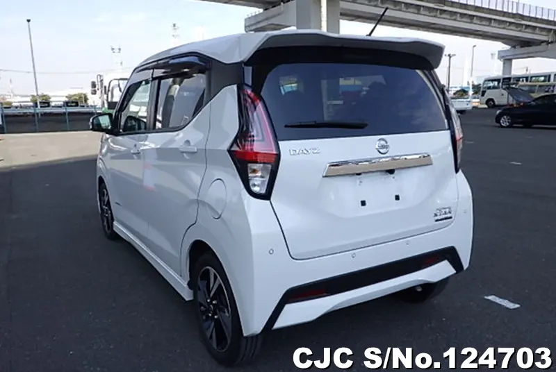 Nissan Dayz in White for Sale Image 2