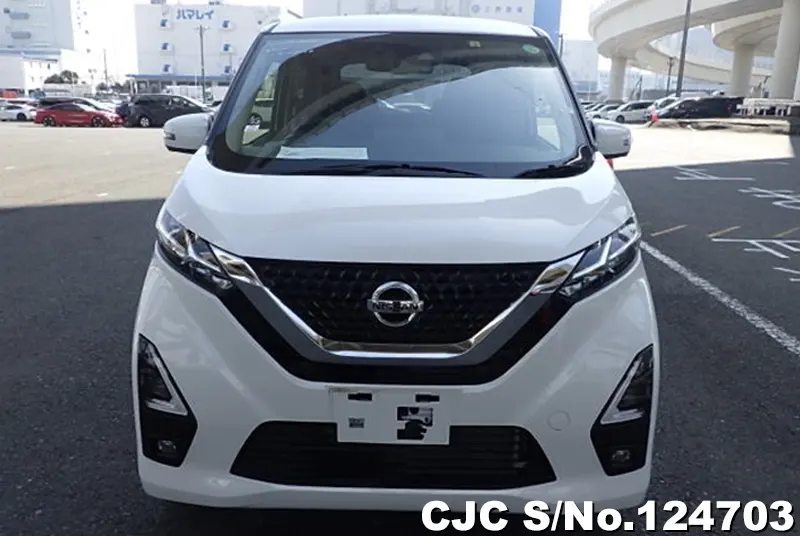 Nissan Dayz in White for Sale Image 4