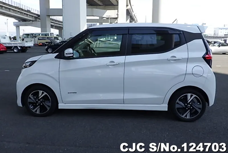 Nissan Dayz in White for Sale Image 7