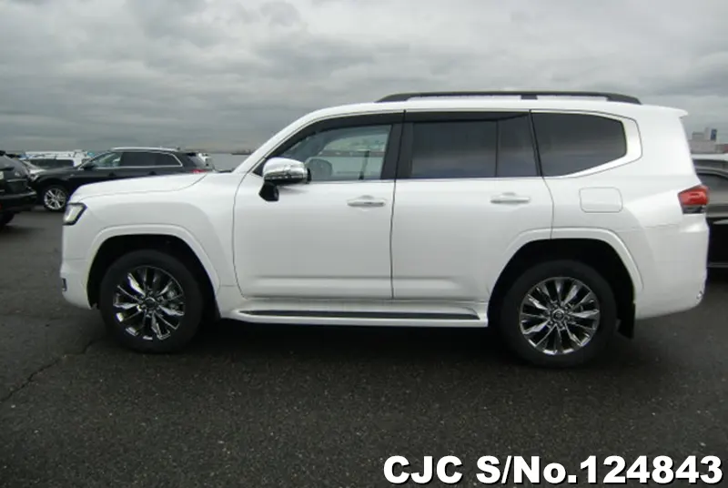 Toyota Land Cruiser in White for Sale Image 7