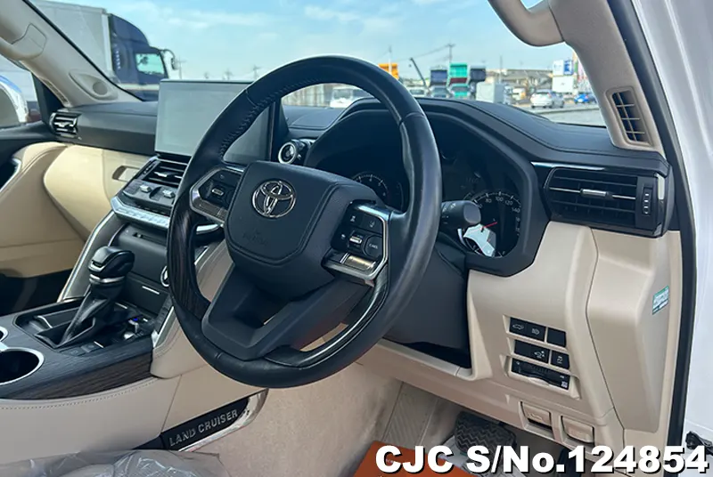 Toyota Land Cruiser in White for Sale Image 9