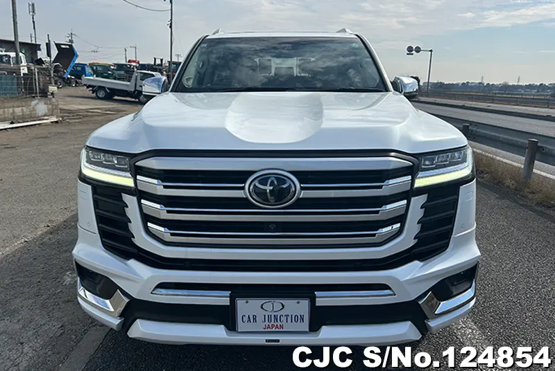 Toyota Land Cruiser in White for Sale Image 4