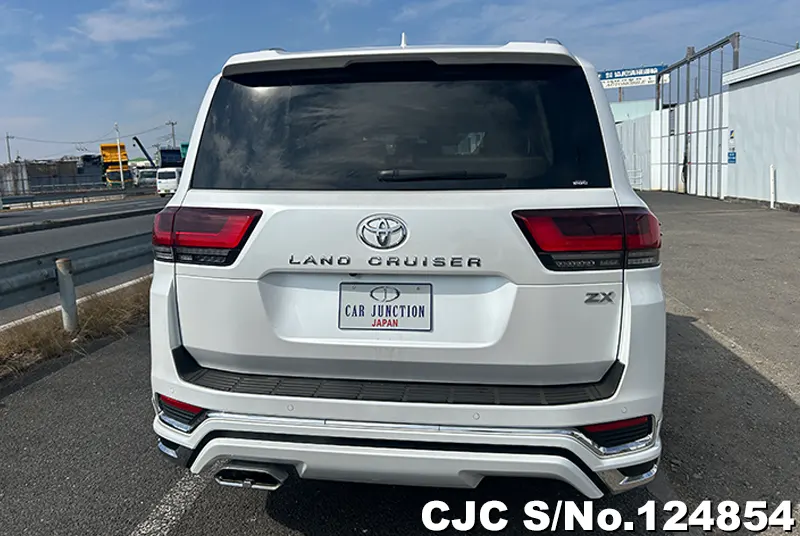 Toyota Land Cruiser in White for Sale Image 5