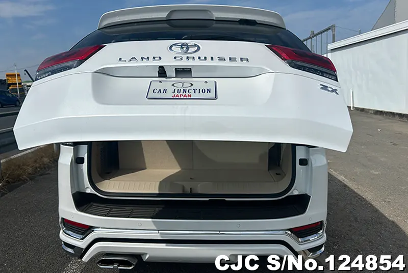 Toyota Land Cruiser in White for Sale Image 6