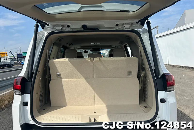 Toyota Land Cruiser in White for Sale Image 7
