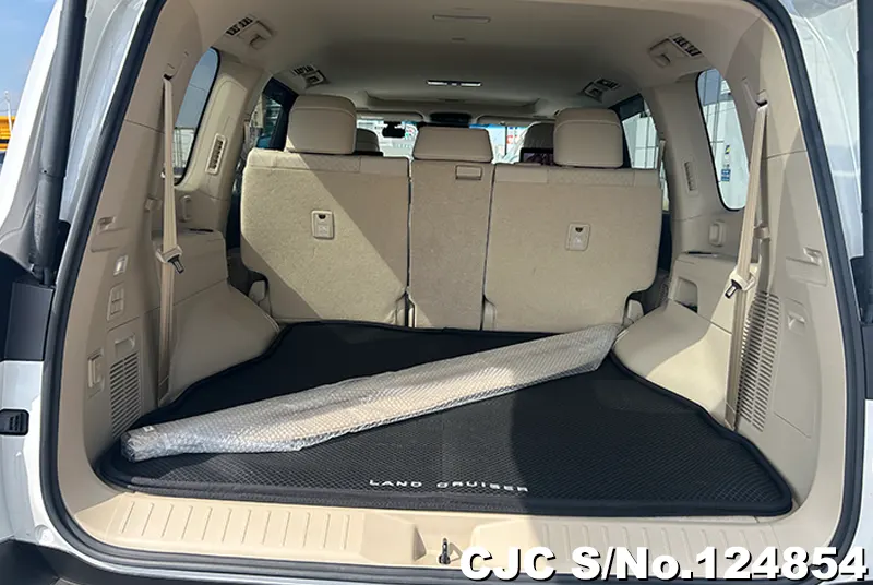 Toyota Land Cruiser in White for Sale Image 8