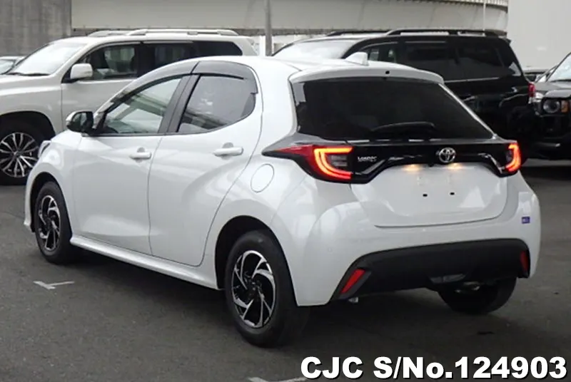 Toyota Yaris in White for Sale Image 1