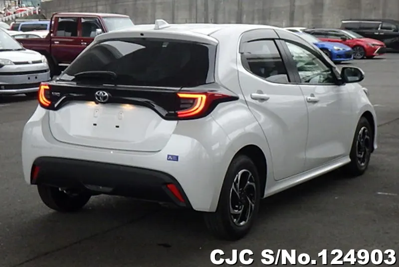 Toyota Yaris in White for Sale Image 2