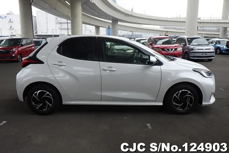 Toyota Yaris in White for Sale Image 6