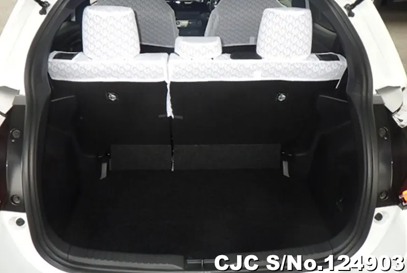 Toyota Yaris in White for Sale Image 8