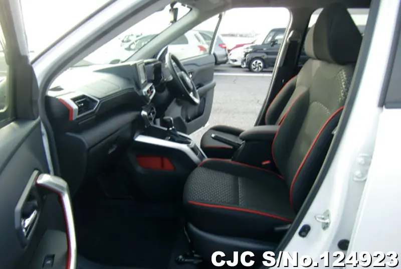 Toyota Raize in White for Sale Image 11