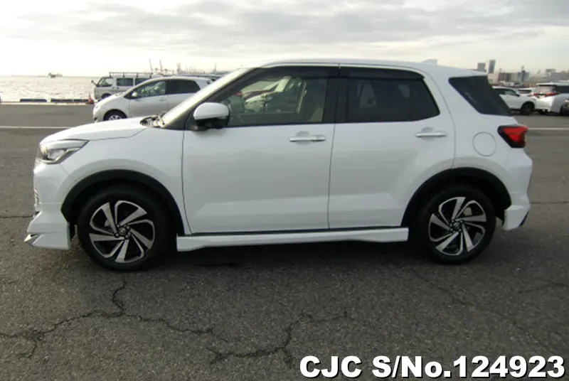 Toyota Raize in White for Sale Image 7