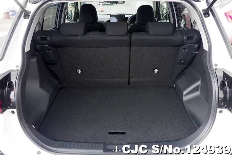 Toyota Raize in White for Sale Image 4