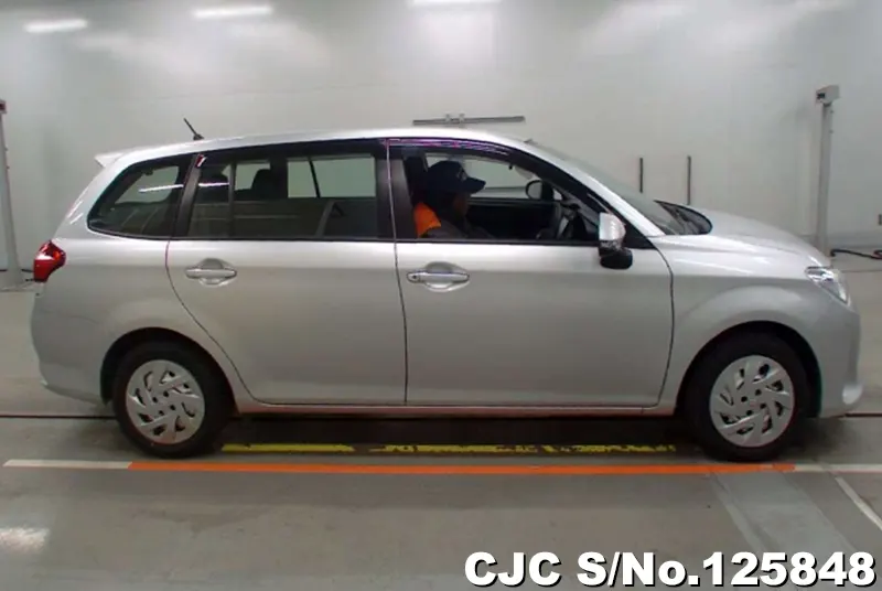 Toyota Corolla Fielder in Silver for Sale Image 4
