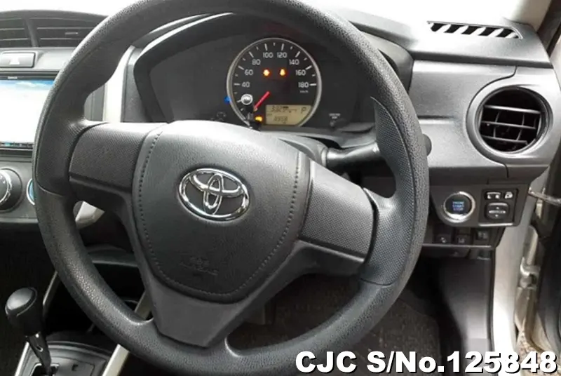 Toyota Corolla Fielder in Silver for Sale Image 6