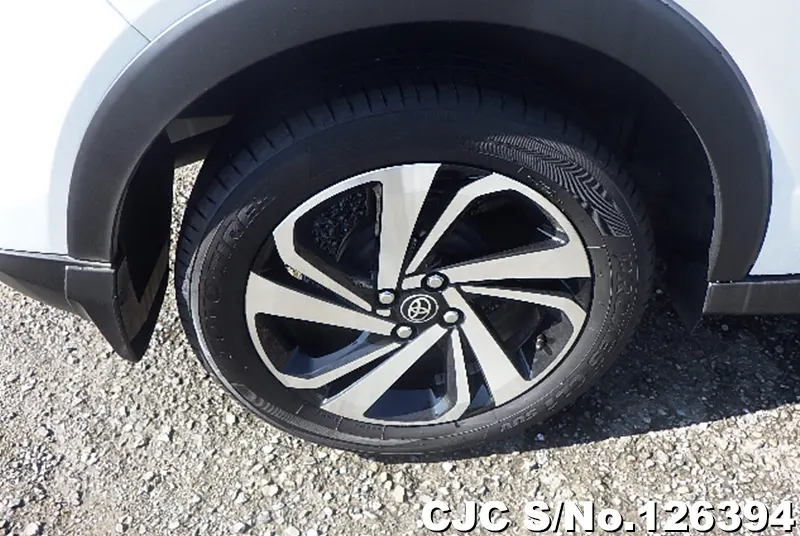 Toyota Raize in White for Sale Image 18