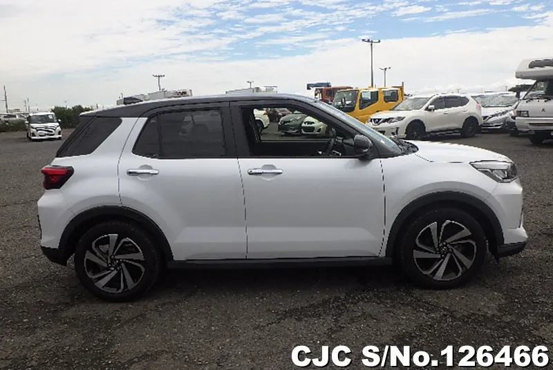 Toyota Raize in White for Sale Image 6