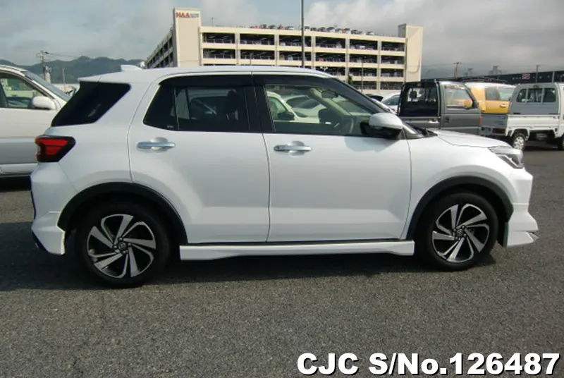 Toyota Raize in Pearl for Sale Image 6