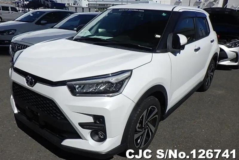 Toyota Raize in Pearl White for Sale Image 3