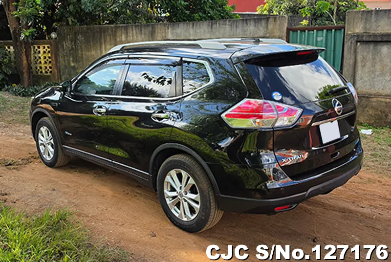 Nissan X-Trail in Black for Sale Image 1