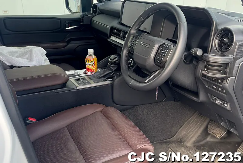 Toyota Land Cruiser 250 in Pearl for Sale Image 4