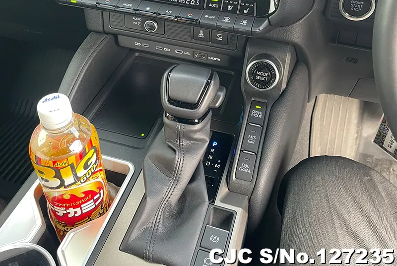 Toyota Land Cruiser 250 in Pearl for Sale Image 8
