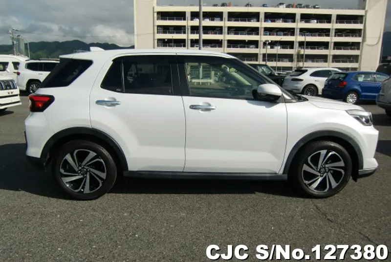 Toyota Raize in Pearl for Sale Image 6
