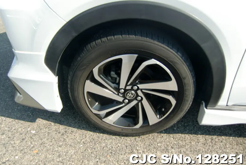 Toyota Raize in Pearl for Sale Image 19