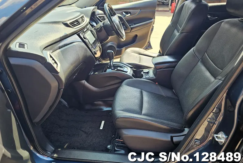 Nissan X-Trail in Gray for Sale Image 6
