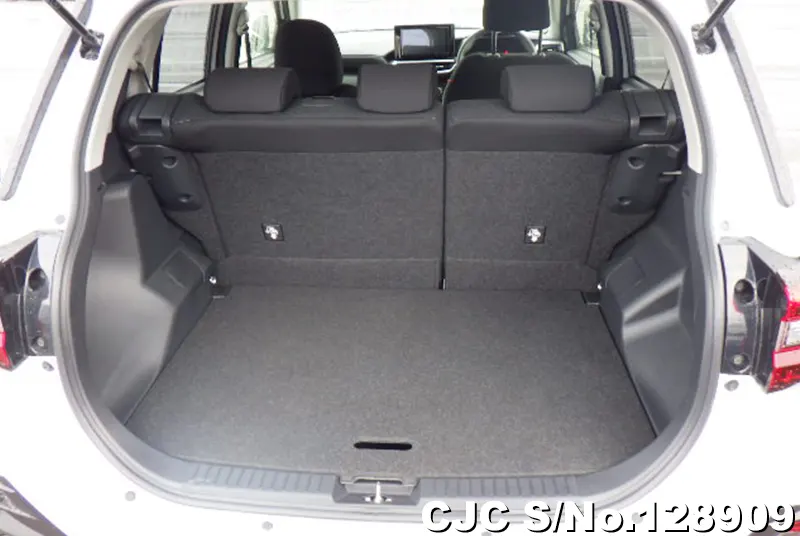 Toyota Raize in Pearl for Sale Image 6