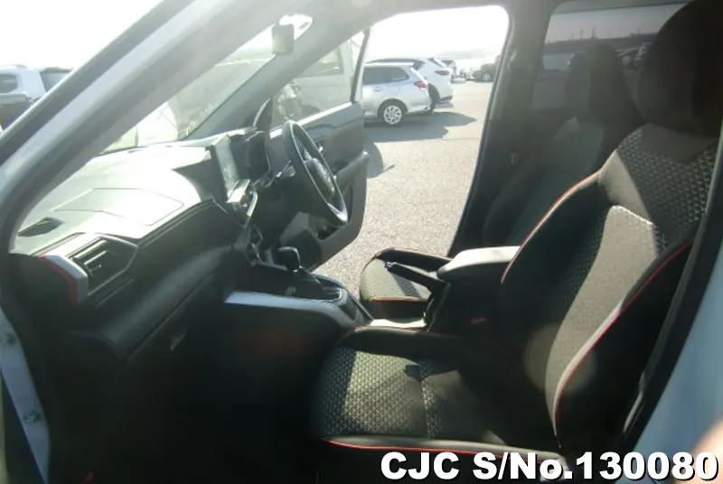 Toyota Raize in White for Sale Image 12