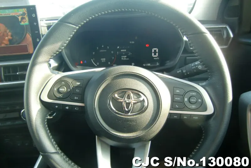 Toyota Raize in White for Sale Image 15
