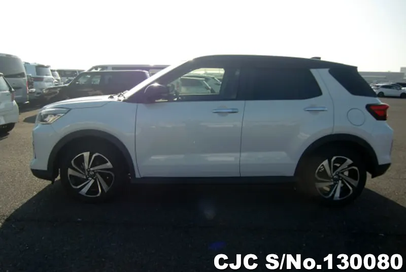 Toyota Raize in White for Sale Image 7