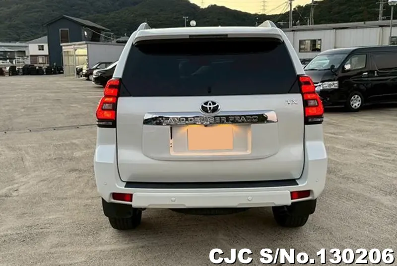 Toyota Land Cruiser Prado in White for Sale Image 5