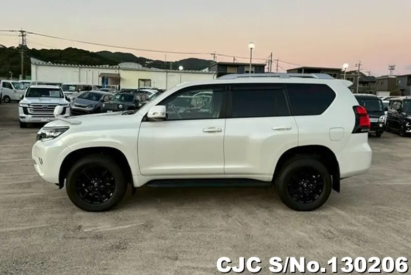 Toyota Land Cruiser Prado in White for Sale Image 6