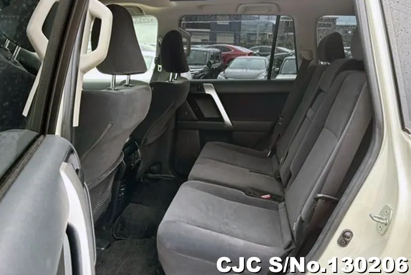 Toyota Land Cruiser Prado in White for Sale Image 10