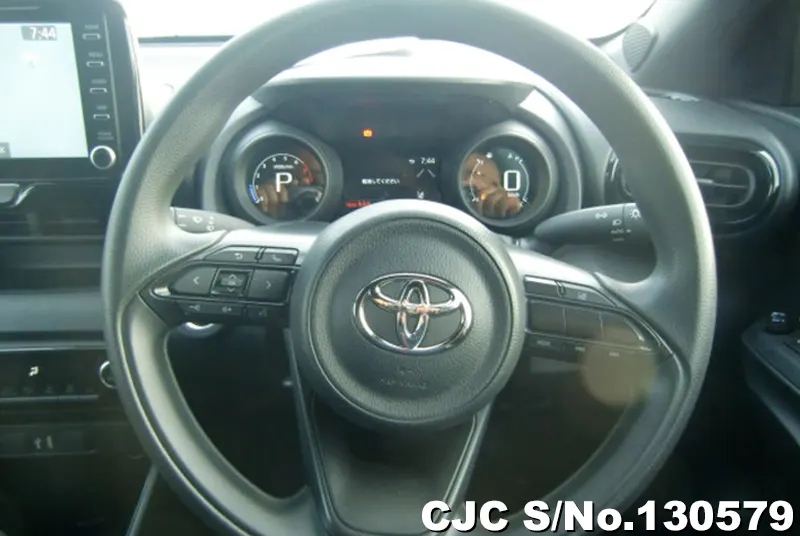 Toyota Yaris in Silver for Sale Image 14