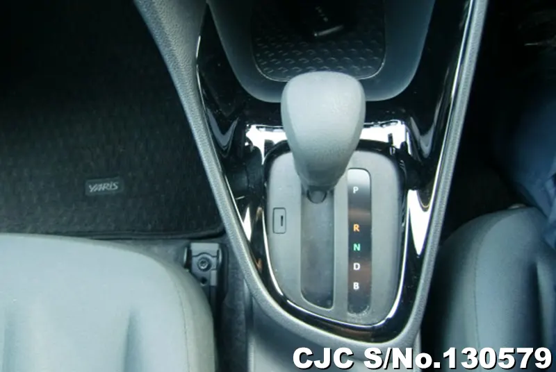 Toyota Yaris in Silver for Sale Image 17