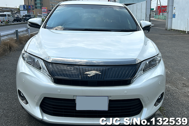 Toyota Harrier in White for Sale Image 4