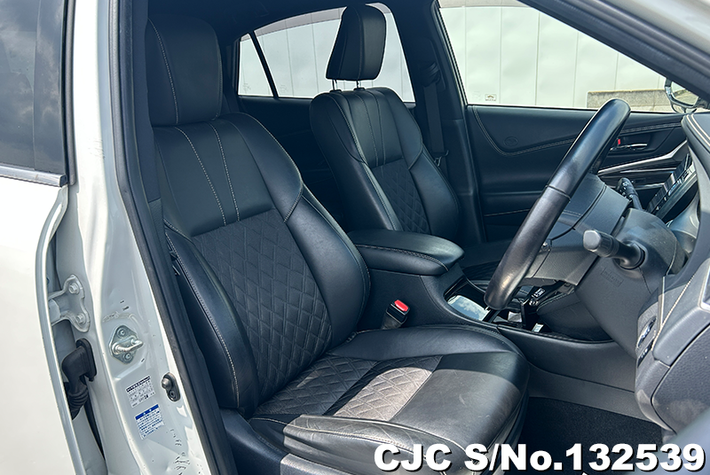 Toyota Harrier in White for Sale Image 9