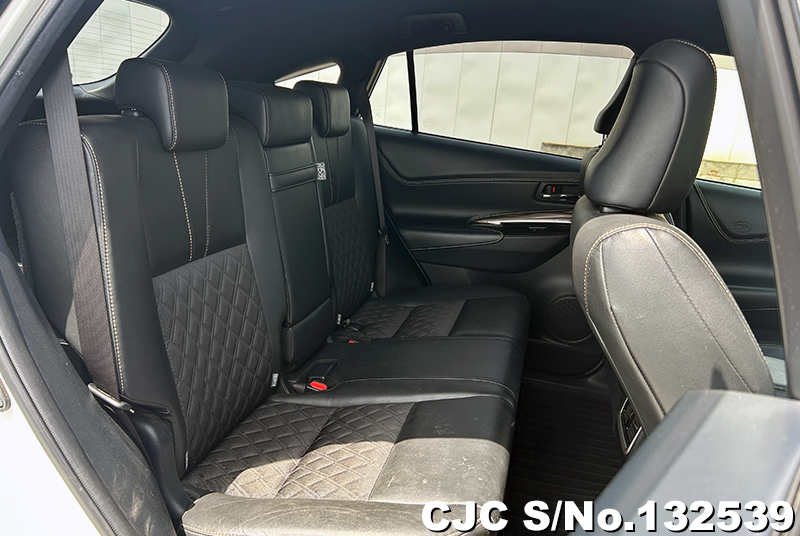 Toyota Harrier in White for Sale Image 11
