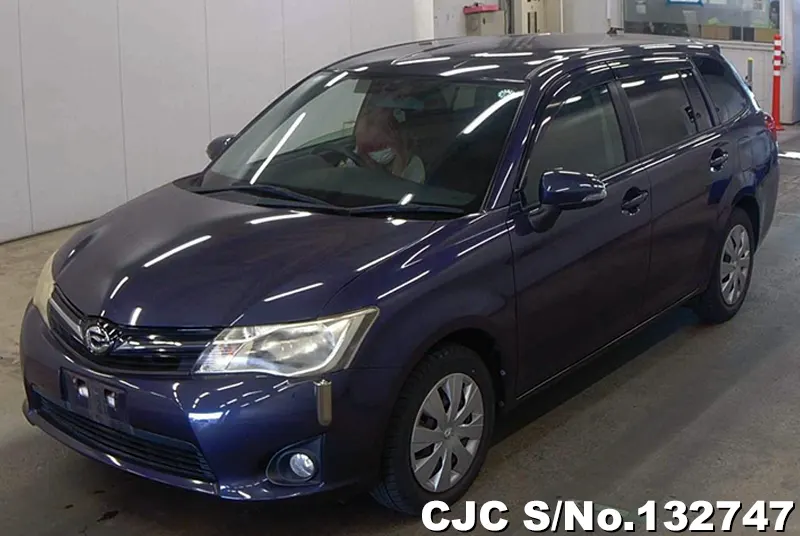 Toyota Corolla Fielder in Navy Blue for Sale Image 3